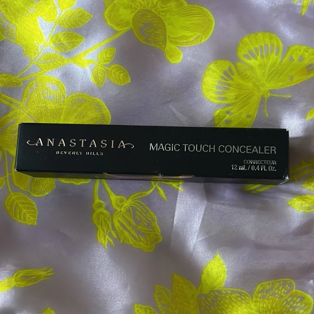Anastasia Beverly Hills medium to full coverage magic touch concealer